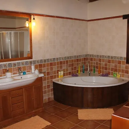 Los Lirios Villa Tetir